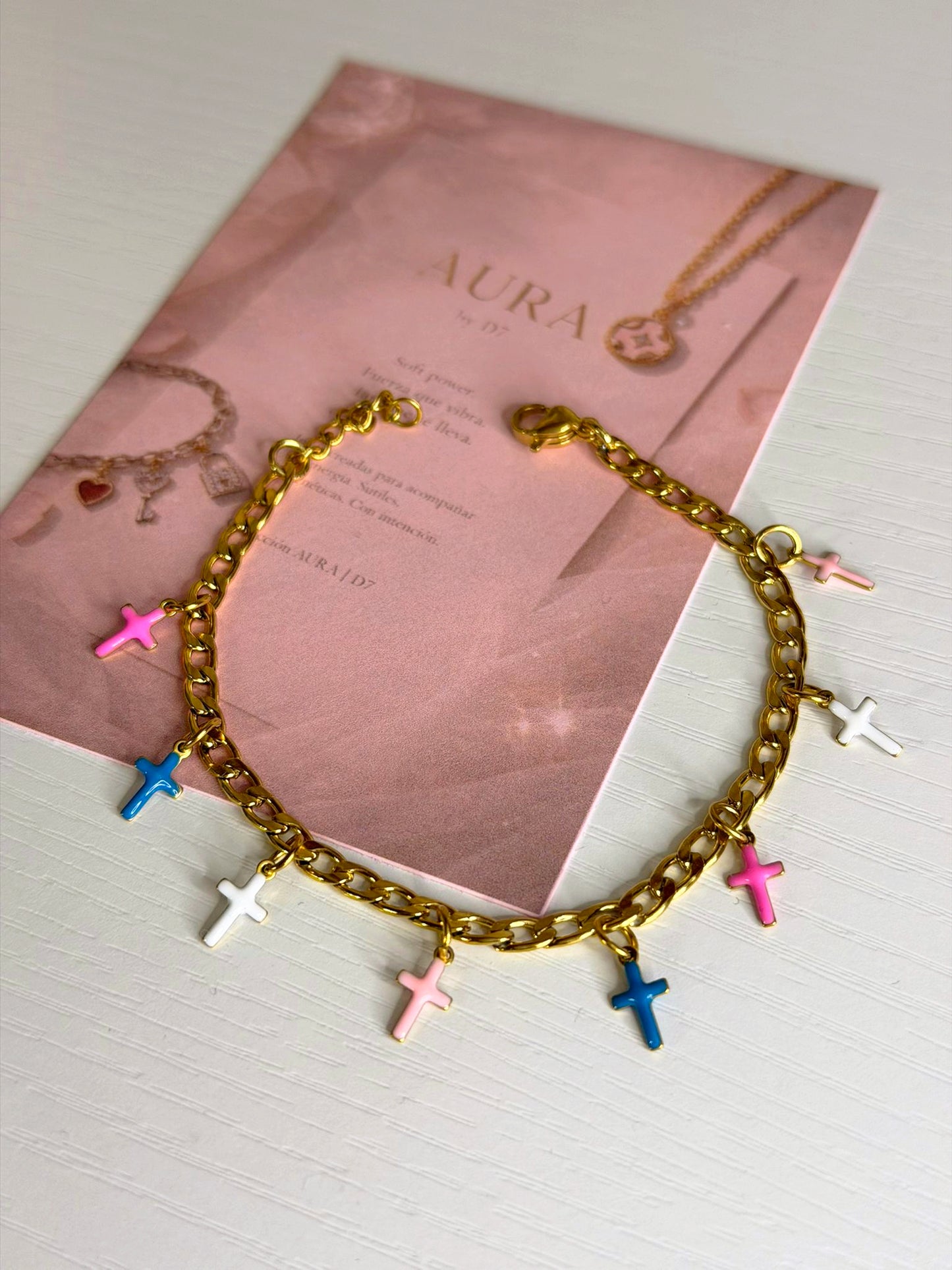 Pulsera Cruces Pastel – Colección AURA | D7