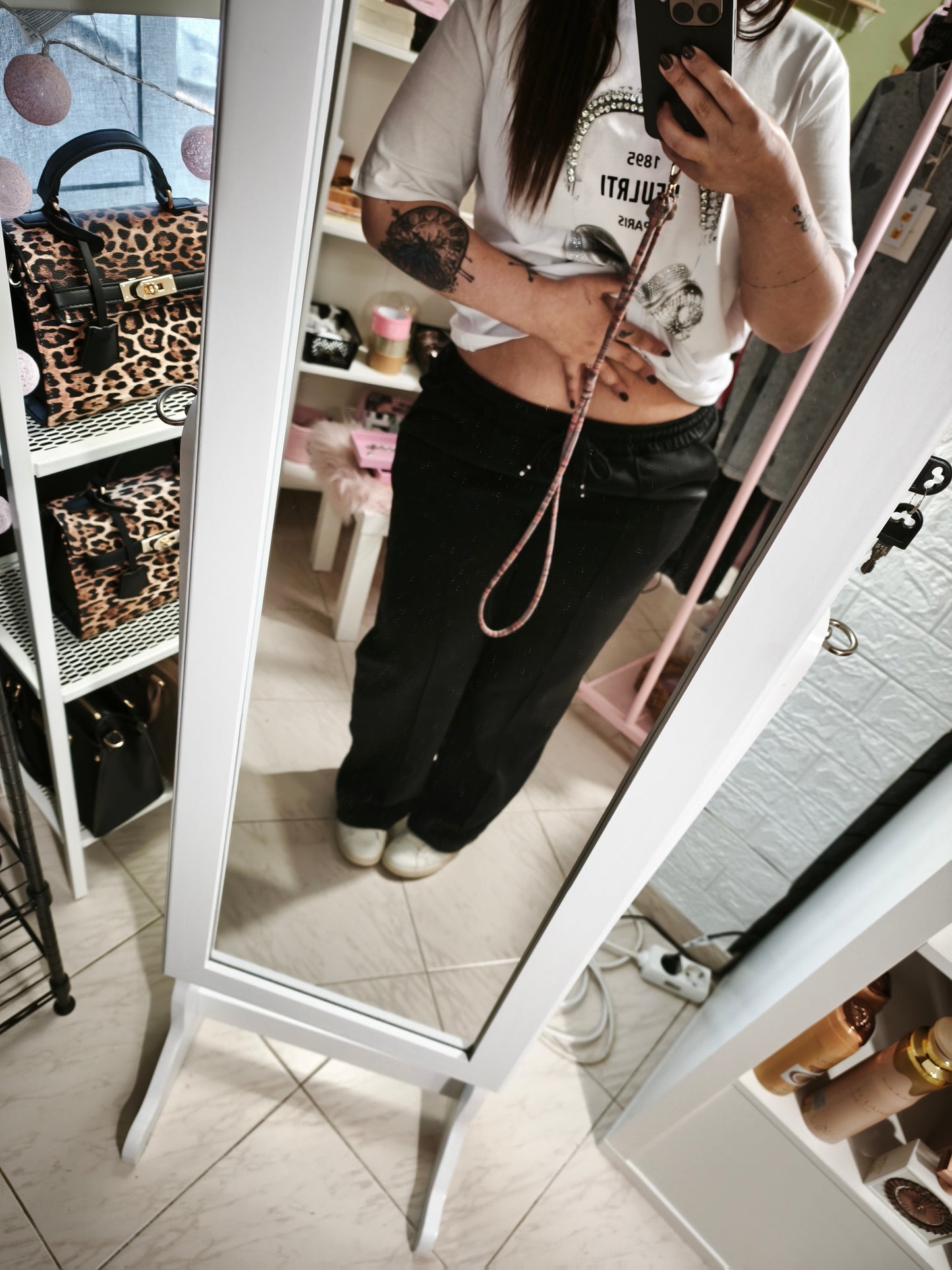 Pantalón Oscuro Línea