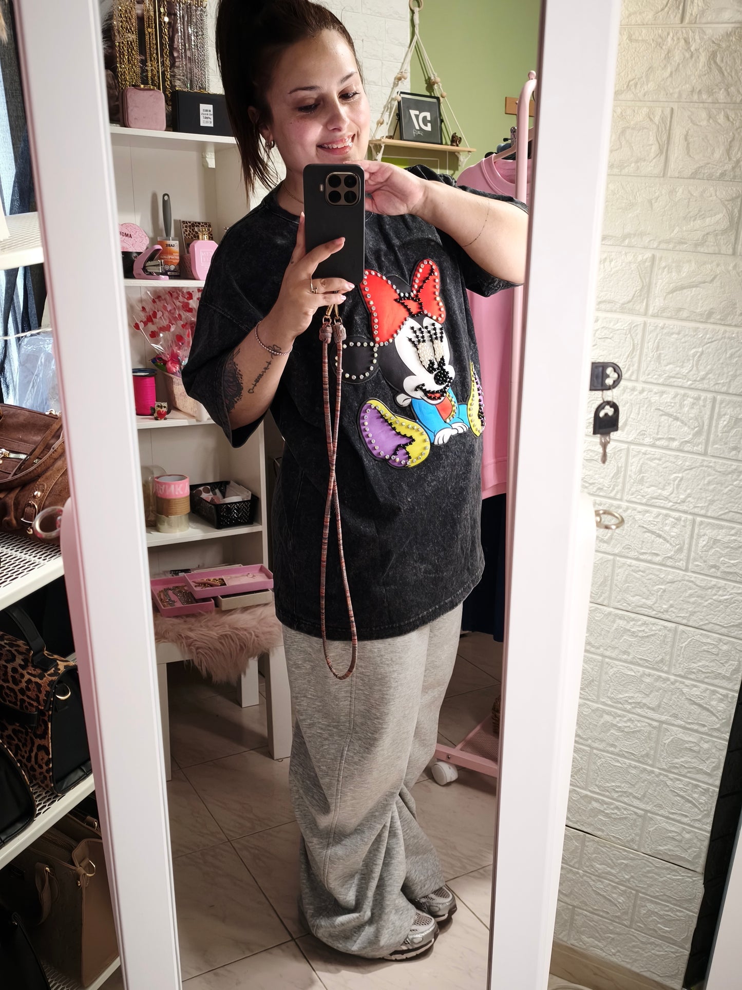 Camiseta Oversize Acid Wash Minnie Negro - Perlas & Strass