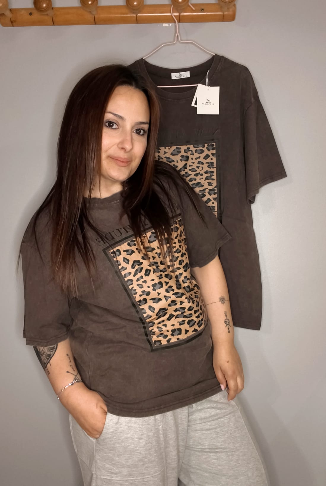 Camiseta Print Acid Wash Oversize Marrón 🤎