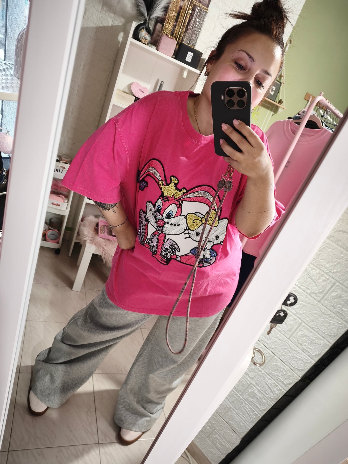 Camiseta Oversize Bugs & Kitty Strass - Fucsia Acid Wash