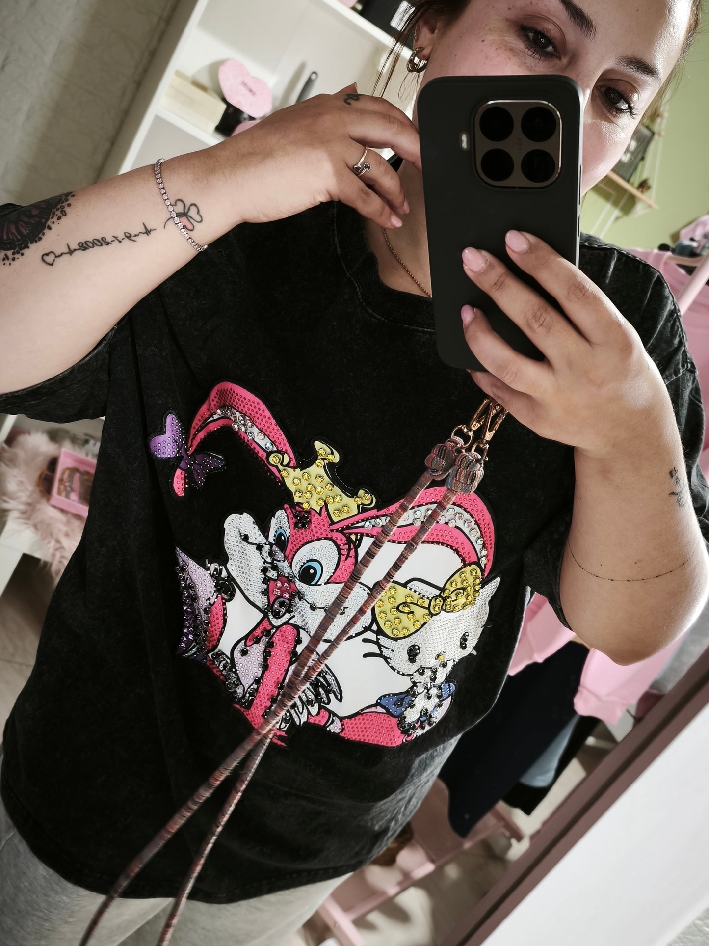 Camiseta Oversize Bugs & Kitty - Negro Acid Wash Strass