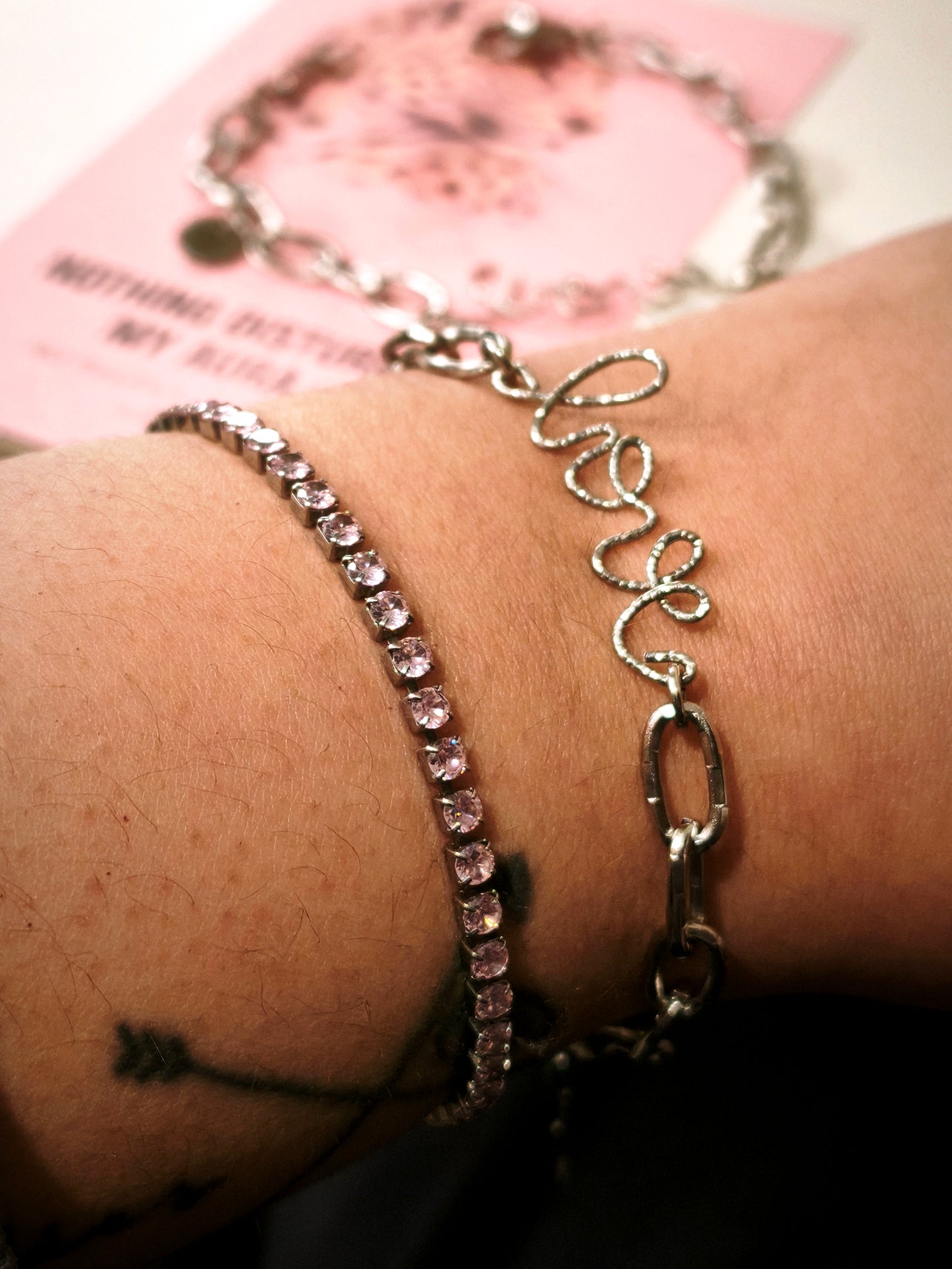 Pulsera LOVE Lettering Plata Diamantada - The Aura Collection - Edición Limitada 💫