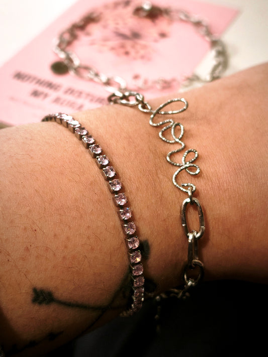 Pulsera LOVE Lettering Plata Diamantada - The Aura Collection - Edición Limitada 💫
