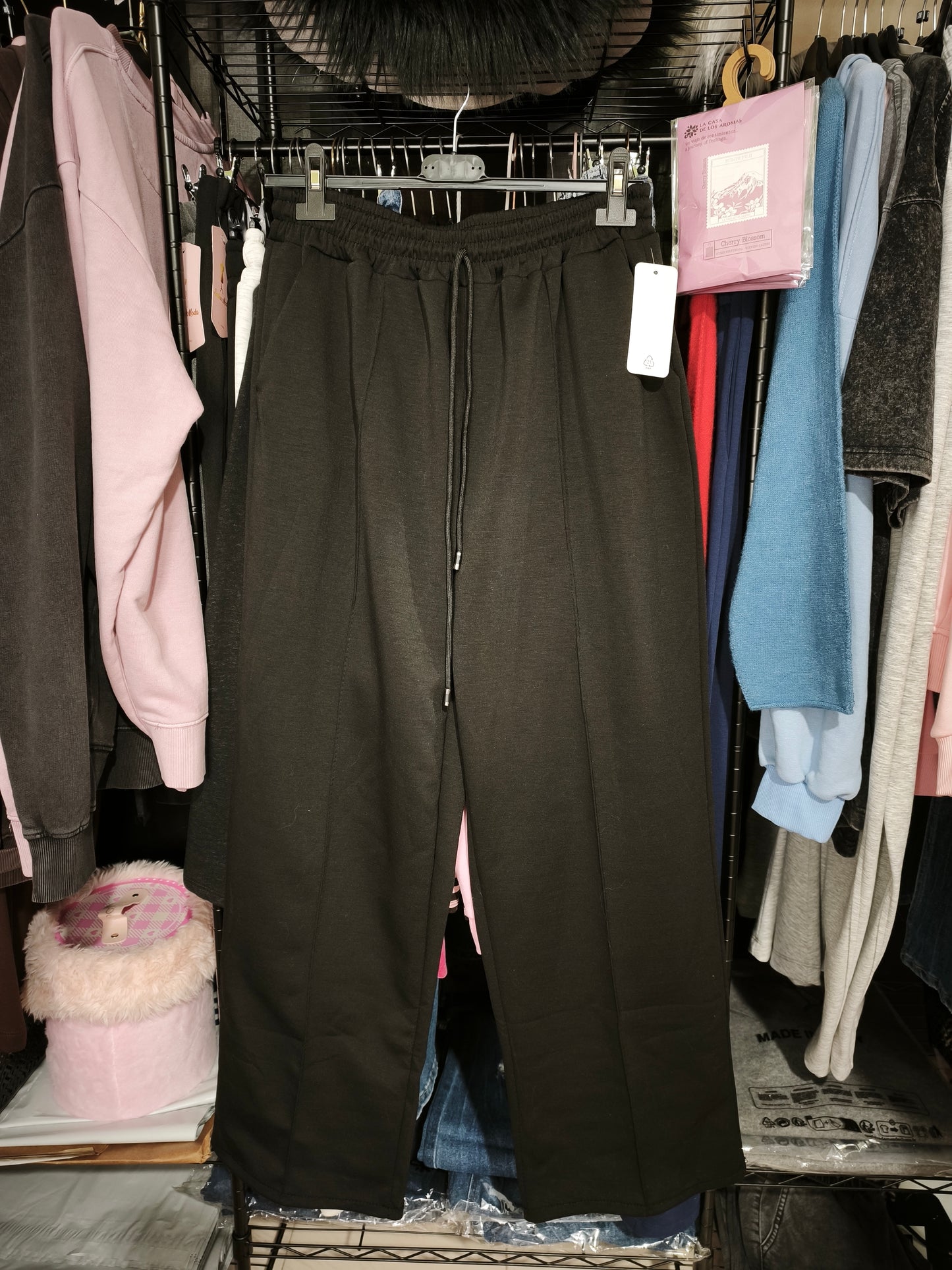 Pantalón Oscuro Línea