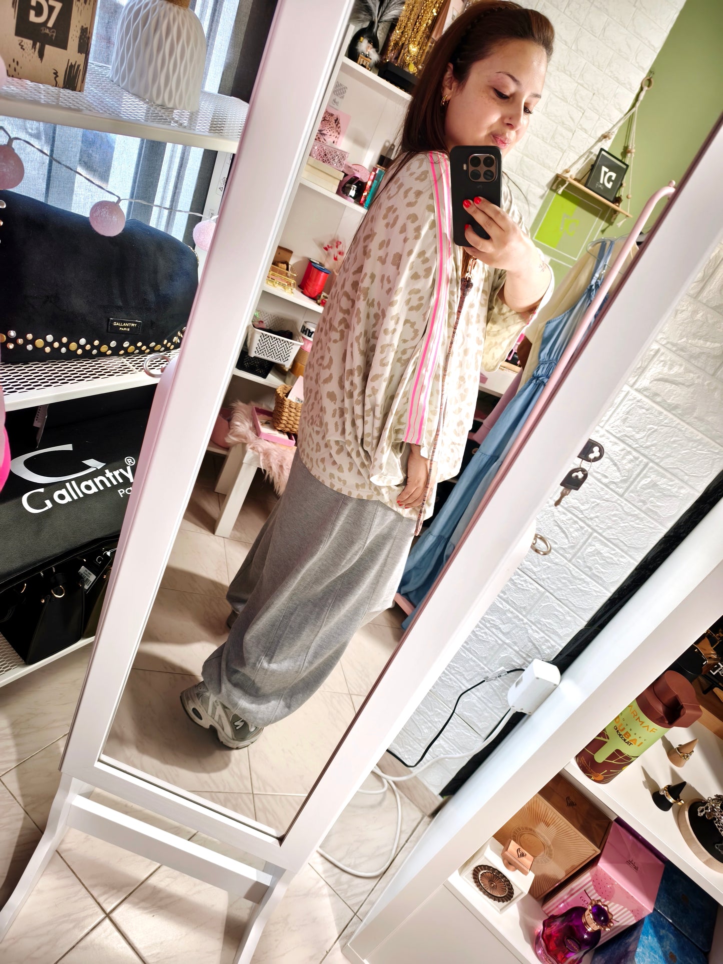 Camiseta Over Leo y Franjas Rosas
