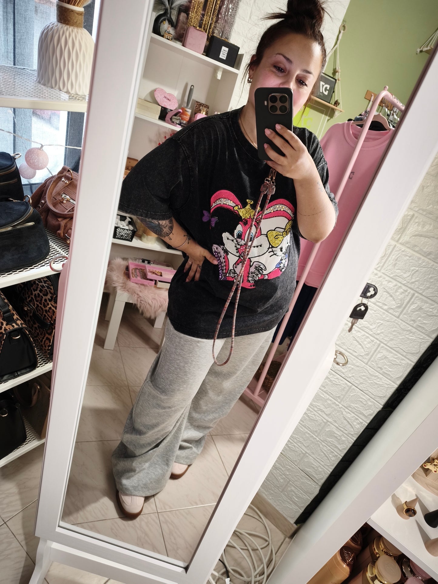 Camiseta Oversize Bugs & Kitty - Negro Acid Wash Strass