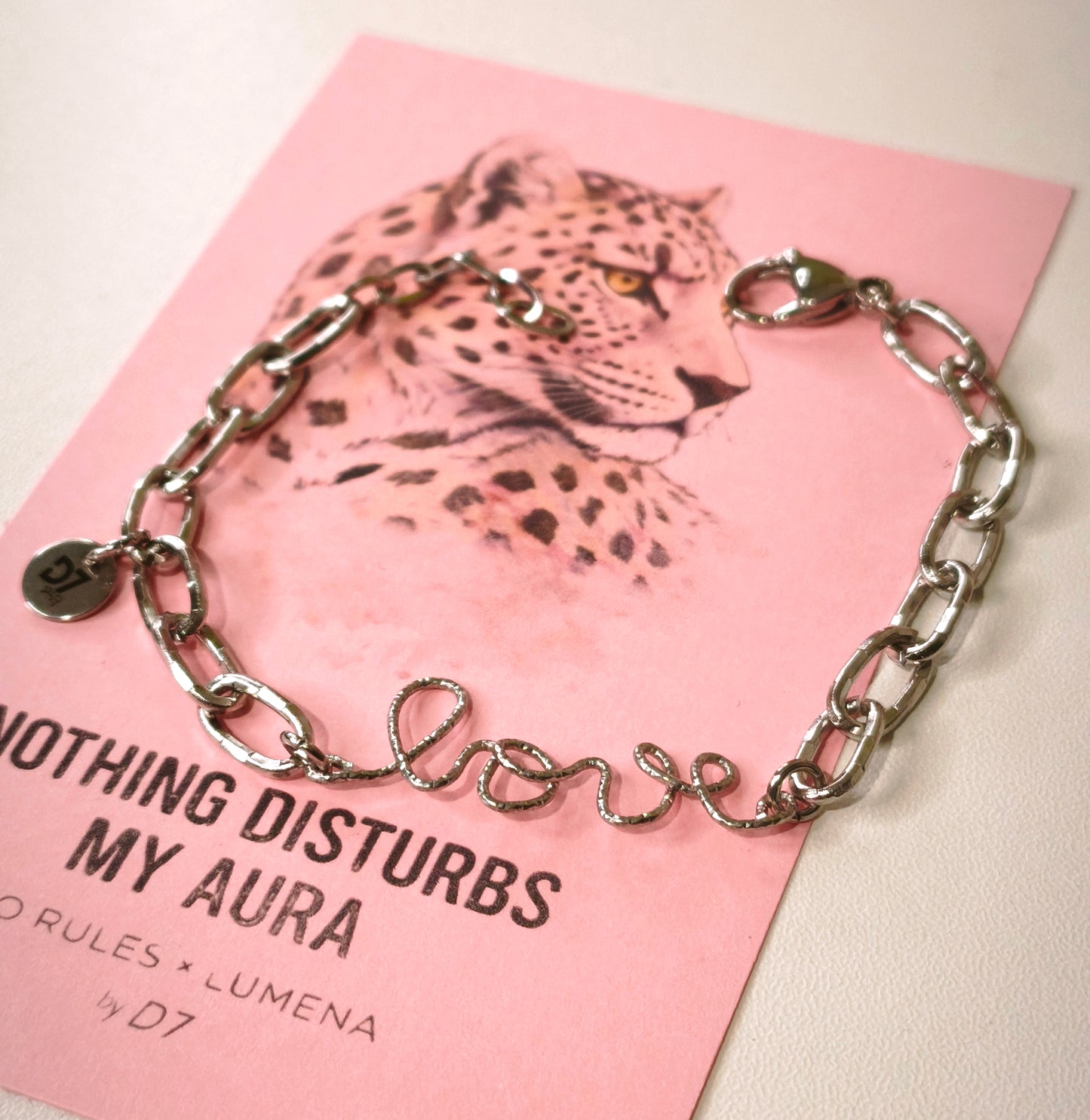 Pulsera LOVE Lettering Plata Diamantada - The Aura Collection - Edición Limitada 💫