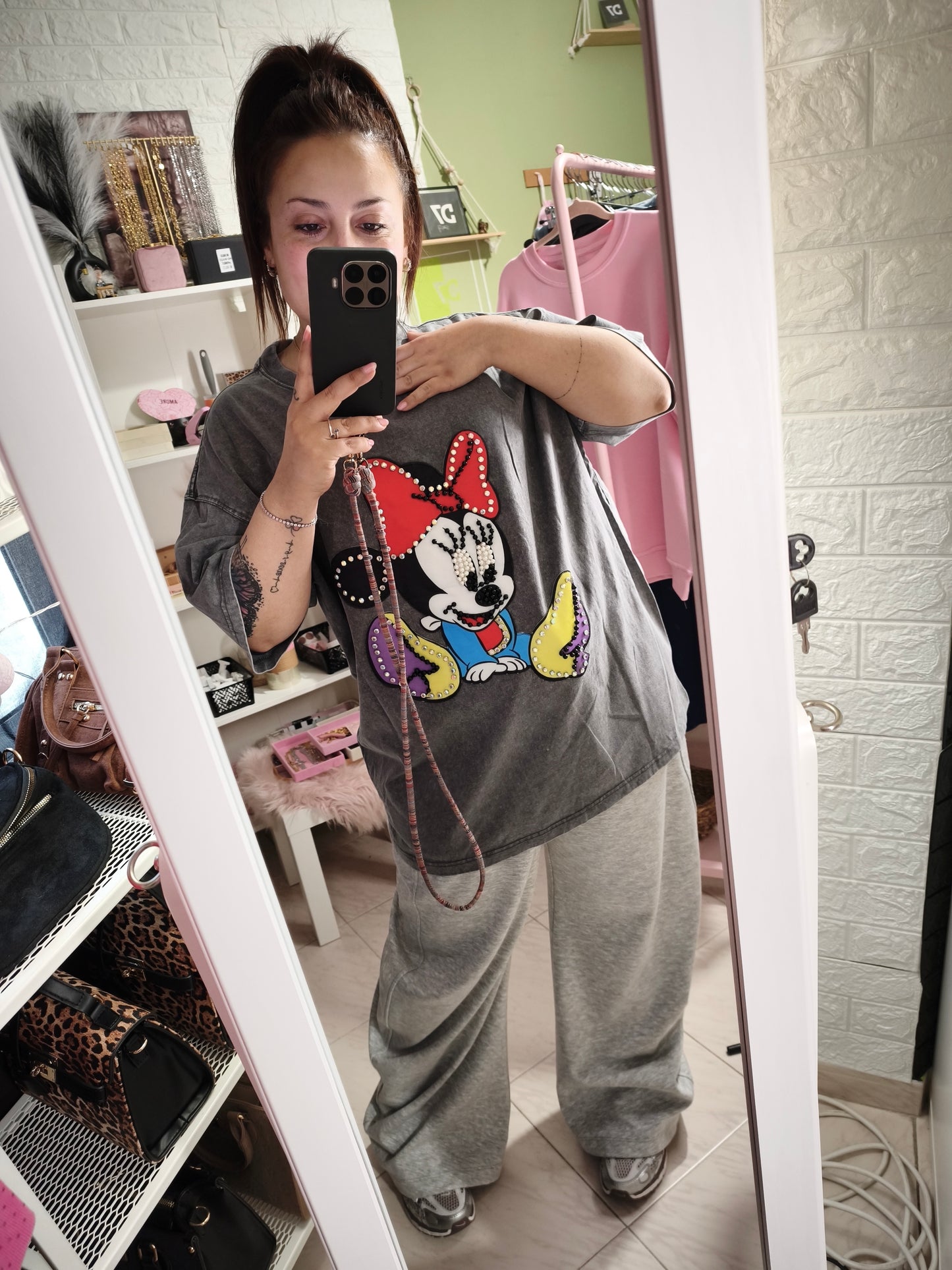 Camiseta Oversize Acid Wash Minnie Gris - Perlas & Strass