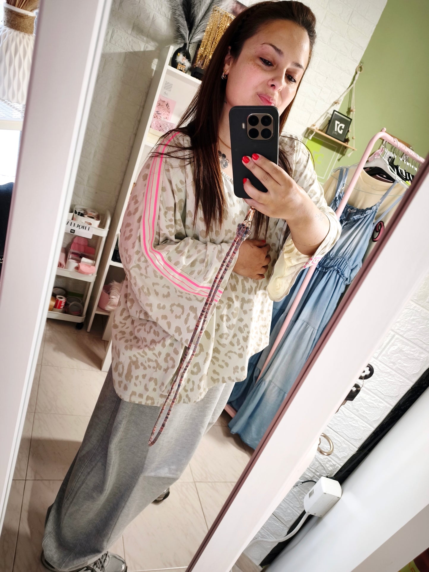 Camiseta Over Leo y Franjas Rosas