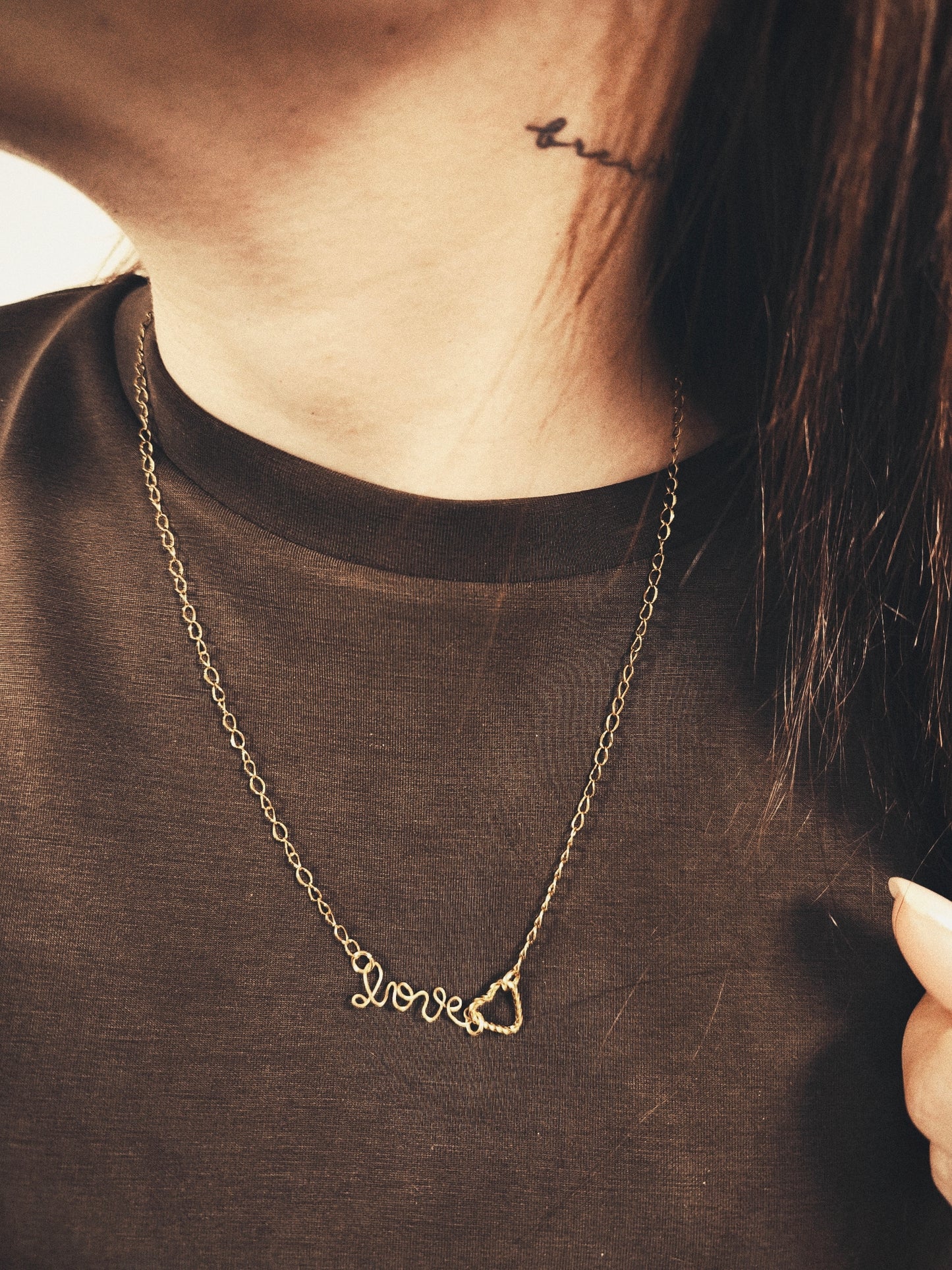 Collar LOVE Lettering ORO - AURA x D7