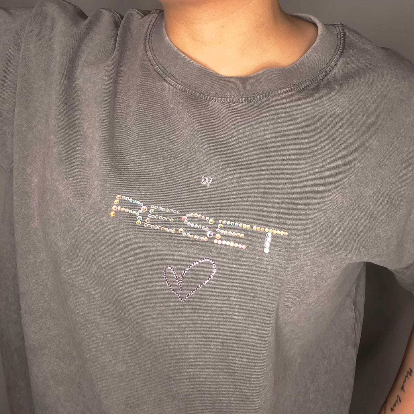 Camiseta RESET Over Strass Gris - LIMITED EDITION