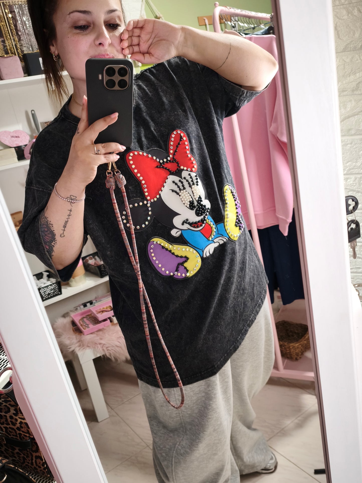 Camiseta Oversize Acid Wash Minnie Negro - Perlas & Strass